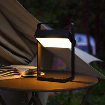 LED es napelemes asztali világítás Saulio, fekete, IP44, alumínium, USB, kép