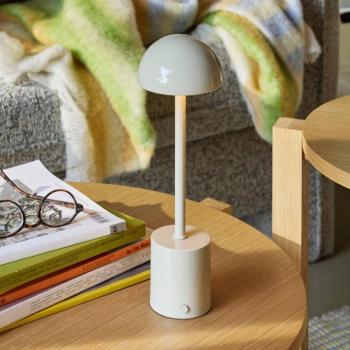 Taten LED tölthető asztali világítás, homokszínű, magasság 30 cm, fém kép