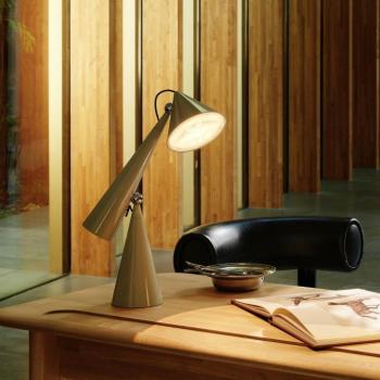 Tom Dixon LED asztali lámpa Pose Task Light, arany színű, 41 cm kép