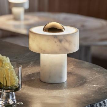 Tom Dixon LED tölthető asztali világítás Stone, arany színű, magasság 19 cm kép