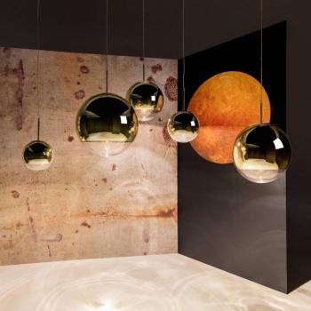 Tom Dixon Mirror Ball LED lógó lámpa Ø 50 cm arany kép