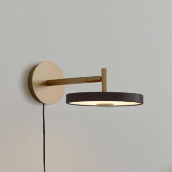 UMAGE LED fali lámpa Asteria Short, fekete/sárgaréz, dugasz kép