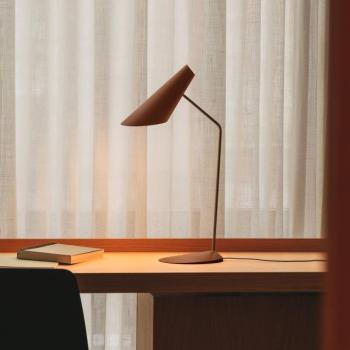 Vibia LED asztali világítás I.Cono, vörösbarna, magasság 56 cm, 2700 K kép