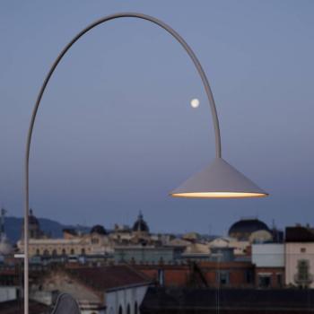 Vibia LED kültéri álló lámpa OUT, bézs színű, magasság 242 cm, IP44, 2700 K